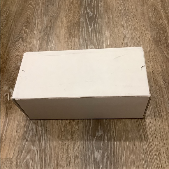 NIB, CUTE** - Rag & Bone Women's Pool Slides $125 MSRP | OFFERS WELCOME! - Picture 6 of 7